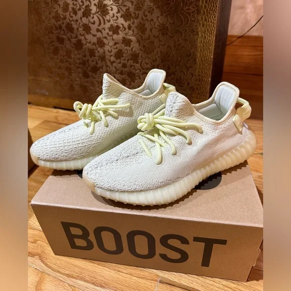 Men’s size 6 Yeezy boost 350 V2 butter NEVER WORN - Picture 1 of 5